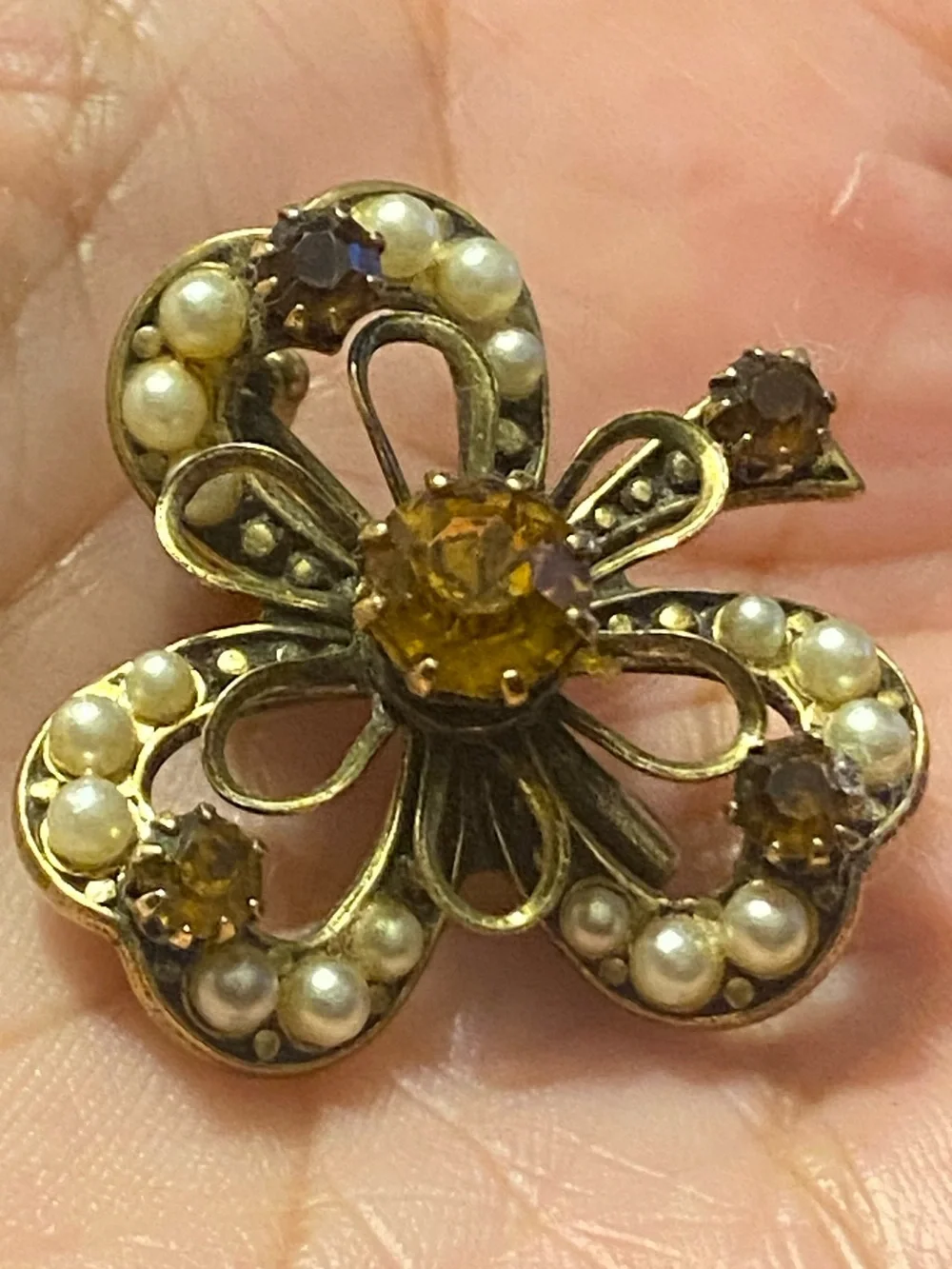 Vintage Gold Tone Coro Brooch 3-Leaf Clover Amber/ Topas Rhinestones Faux Pearls